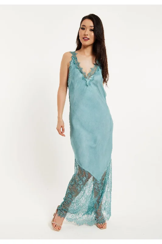 Liquorish Lace Detail V Neck Maxi Dress