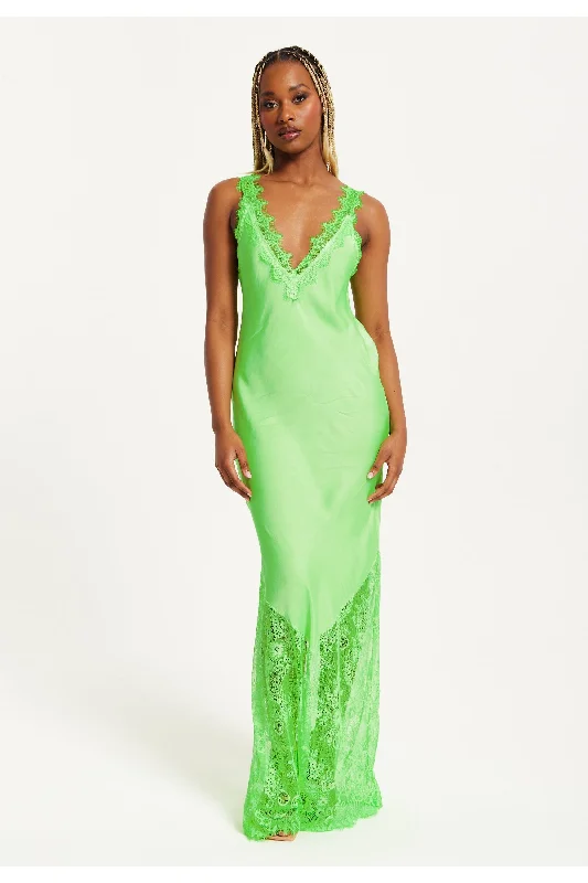 Liquorish Lace Detailed V Neck Maxi Dress In Green