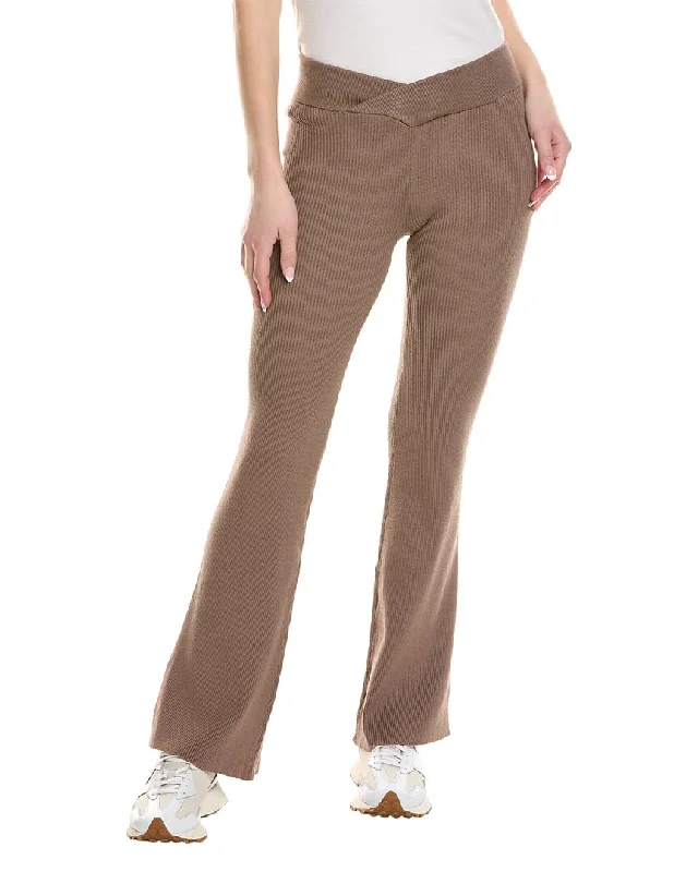 Tapered trousers – Trousers that narrow toward the ankle, creating a more fitted, streamlined look.Tapered trousers – Trousers that narrow toward the ankle, creating a more fitted, streamlined look.Chaser Party Flare Pant