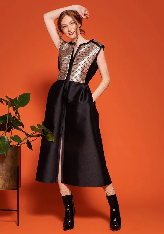 Sheath dress – Form-fitting dress that hugs the body and typically hits just above or at the knee.Sheath dress – Form-fitting dress that hugs the body and typically hits just above or at the knee.Sisters by Caroline Kilkenny Jenny Dress, Black & Gold