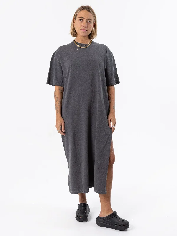Long sleeve – Full-length sleeve, great for layeringLong sleeve – Full-length sleeve, great for layeringOversized Tee Dress - Washed Black