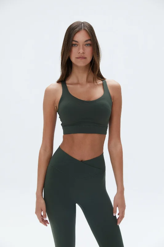 Crossover sports bra – Sports bra with a crossed strap design at the back, offering a stylish and supportive fit.Crossover sports bra – Sports bra with a crossed strap design at the back, offering a stylish and supportive fit.Ultimate Cross Back Bra - Dark Olive Crossover sports bra – Sports bra with a crossed strap design at the back, offering a stylish and supportive fit.Crossover sports bra – Sports bra with a crossed strap design at the back, offering a stylish and supportive fit.Ultimate Cross Back Bra - Dark Olive
